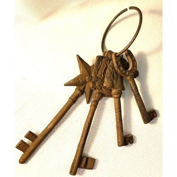 Four Western Key solid Cast Iron features a horse, horseshoe, boot and star - Picture 3 of 8